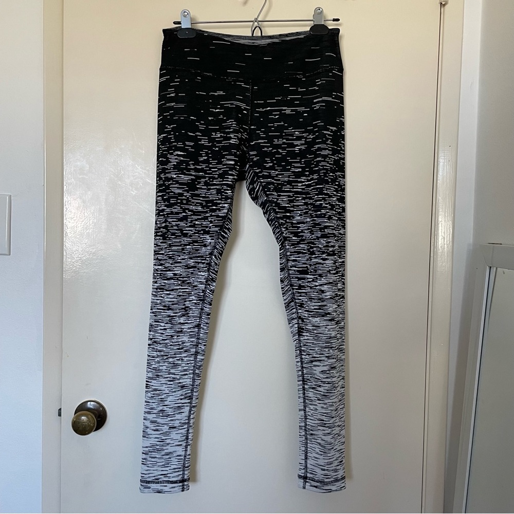 Zella women’s high waisted seamless reversible  leggings in black and white sz M